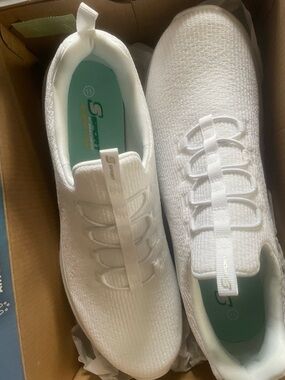 Skechers White Knit Slip-On Athletic Sneakers New in Box